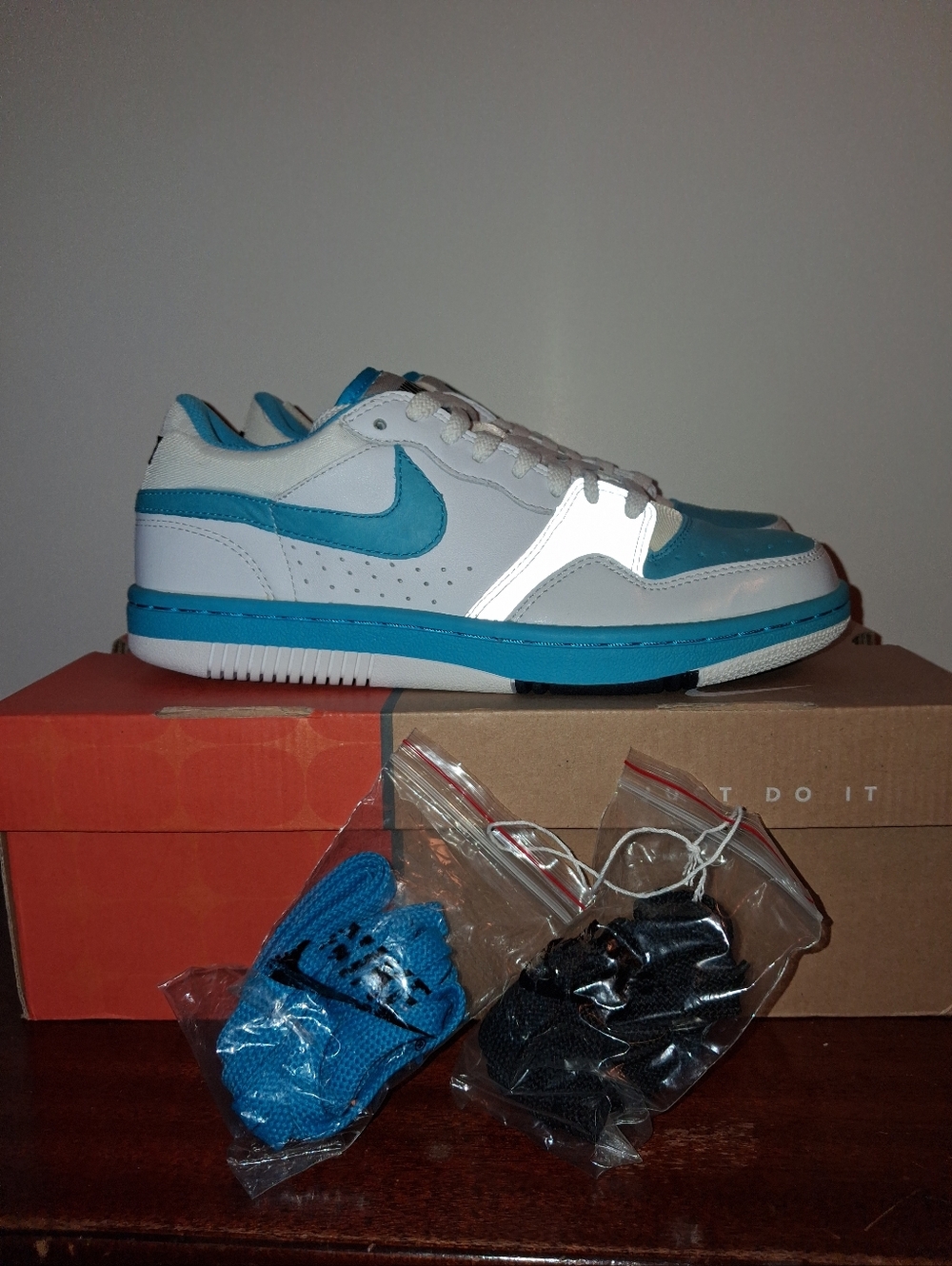 SIZE 7M , 8.5W - NIKE COURT FORCE LOW "STUSSY", BLACK/CHLORINE BLUE/WHITE.